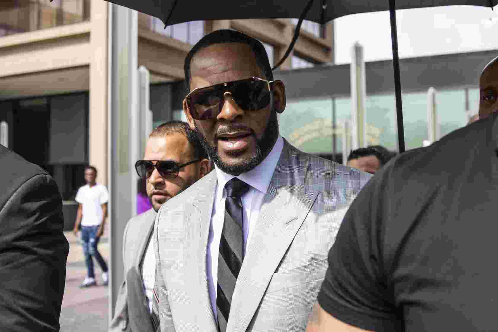 R. Kelly leaves Leighton Criminal Courthouse with supporters in June 2019.Ashlee Rezin/Sun-Times file photo
